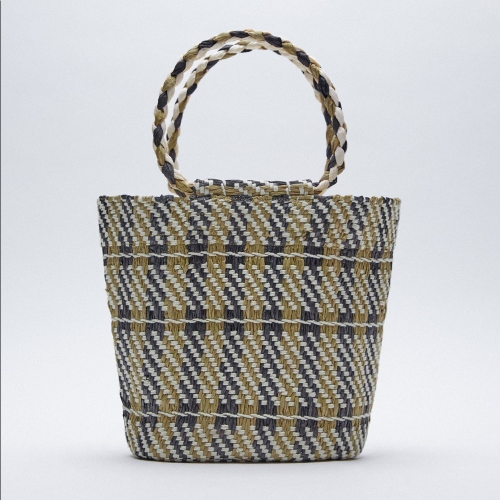 NWOT. Zara Natural Green Woven Crossbody Basket Bag with Top Handle. - Picture 1 of 13